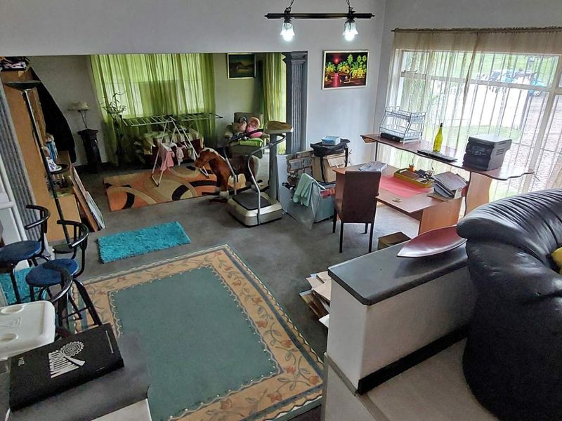 Entertainers Home Requiring TLC - Photo 4