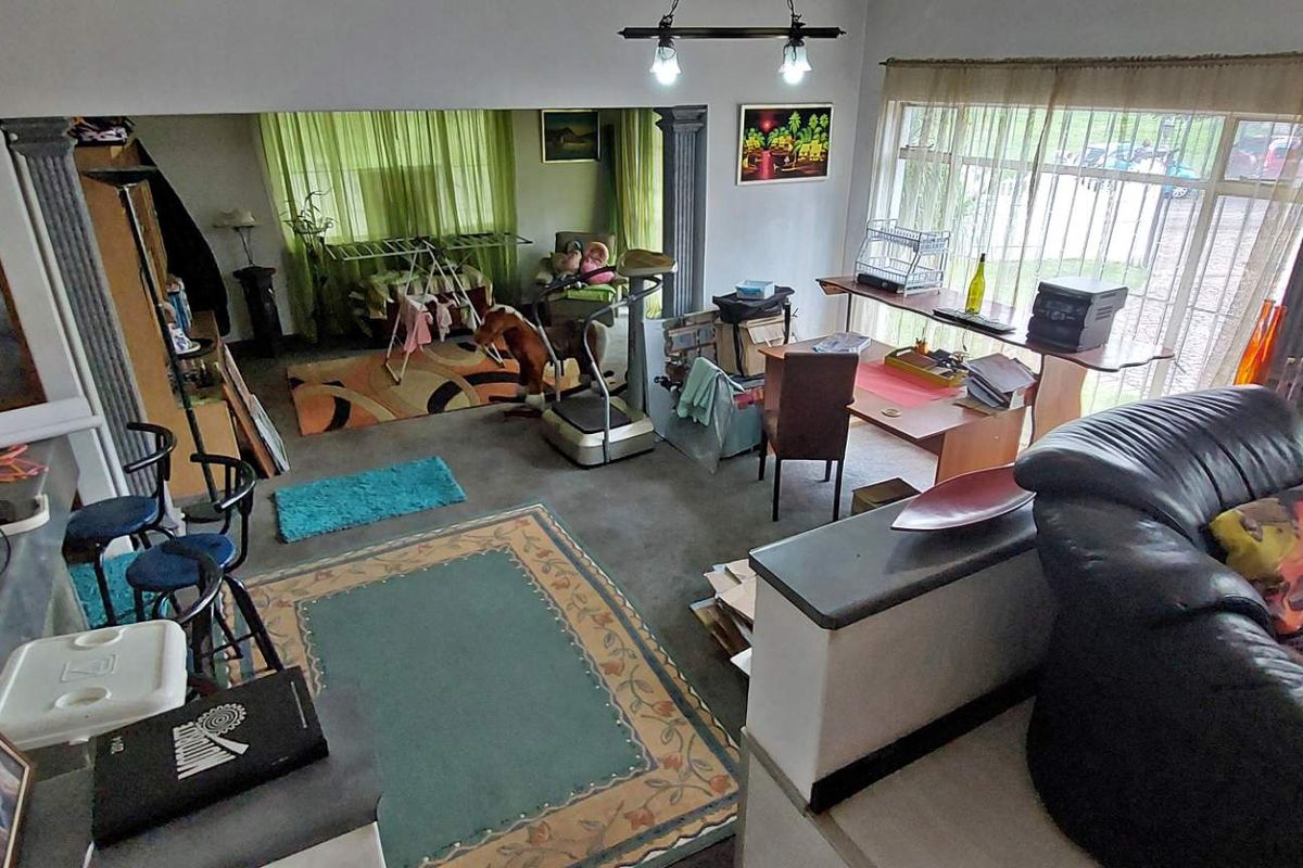 Entertainers Home Requiring TLC - Photo 4