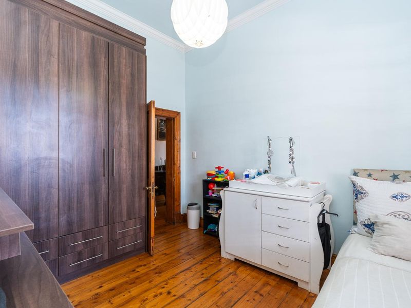 Exclusive Living: 4 Bedroom House + Double-Storey Cottage + 2nd cottage |Breath taking sea views - Photo 9