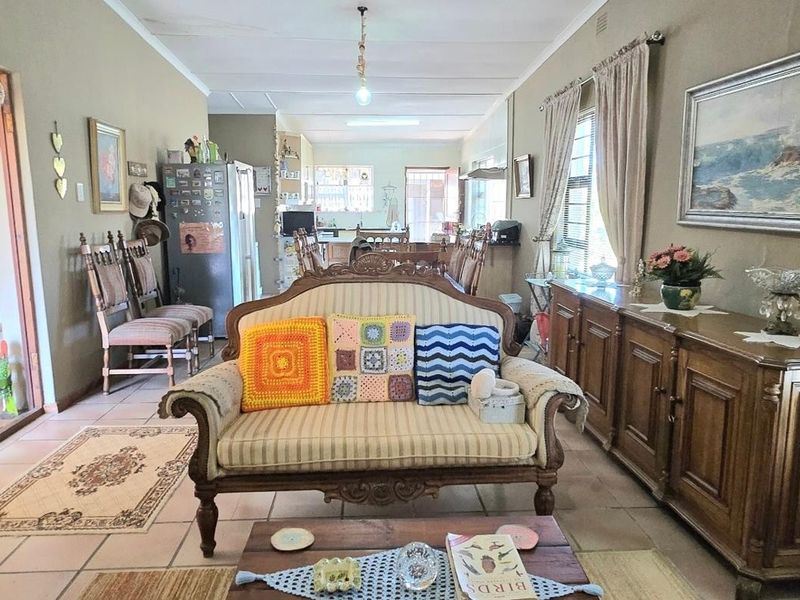 Spacious North-Facing Family Home with Mountain Views in Franskraalstrand - Photo 9