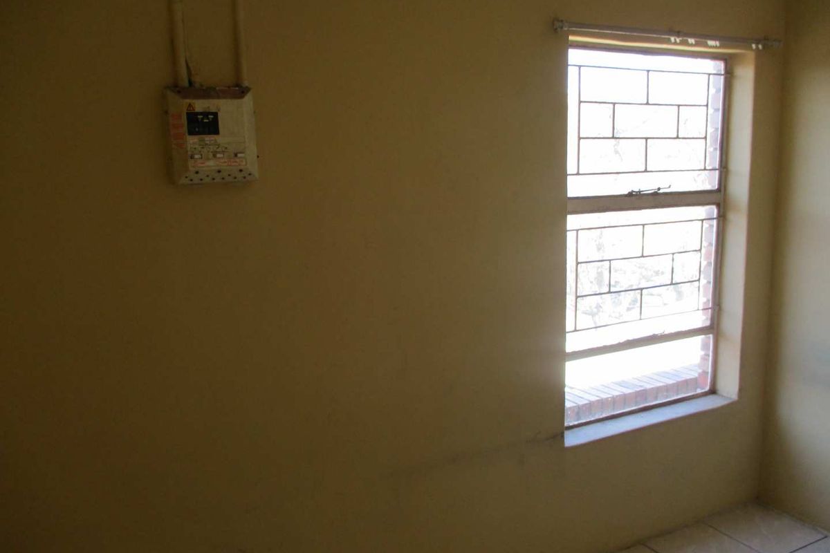 A BACHELOR FLAT TO RENT IN PRETORIA CENTRAL - Photo 5