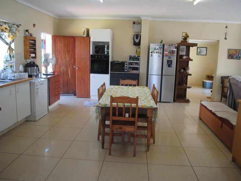 Feast your eyes on this neat and spacious farmhouse featuring modern interior finishes throughout - Photo 9