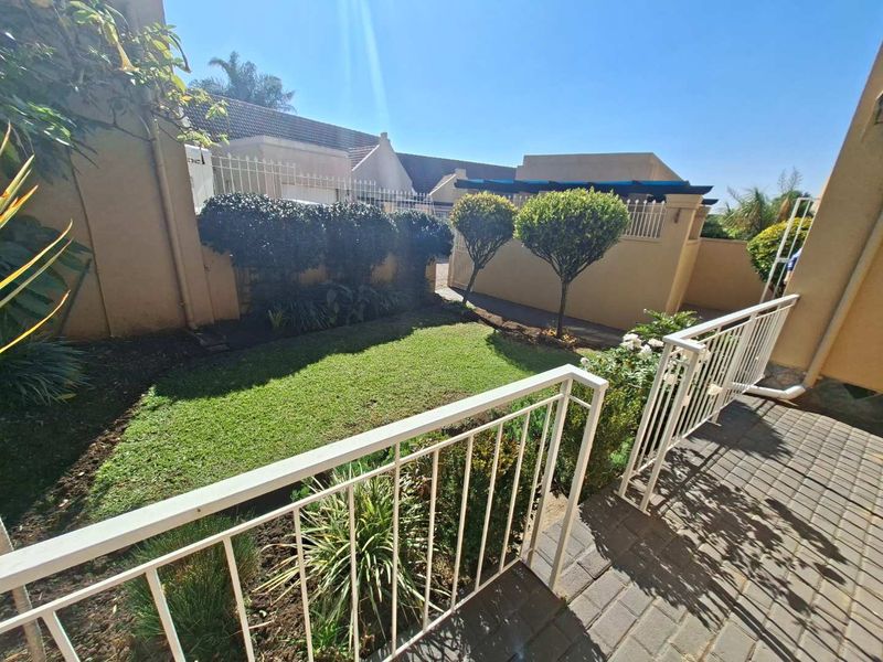 Peaceful Living in a Tranquil Setting - Photo 6