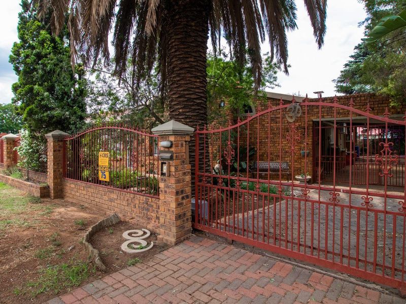 Charming Facebrick home in Mackenzie Park - Photo 7