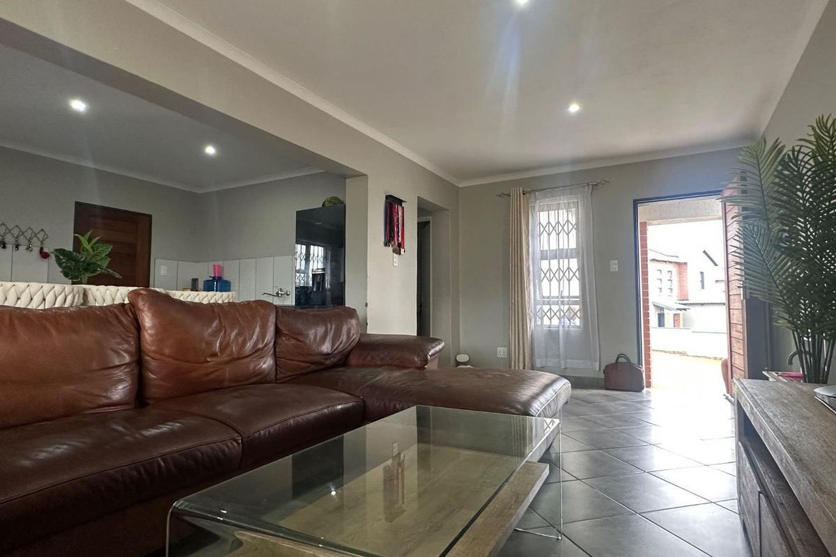 The “wow” factor is in place when you drive into the Waterberg Fields Estate! - Photo 5