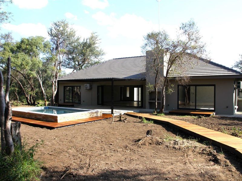 Brand-New Home in Moditlo Wildlife Estate. - Photo 2