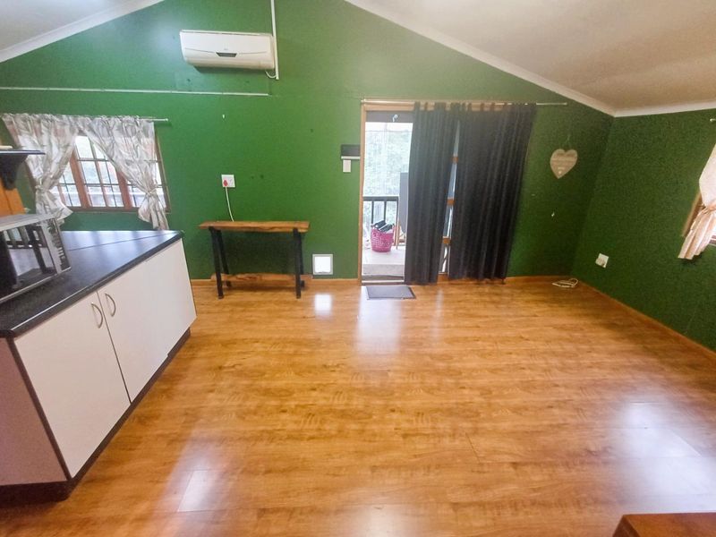 FOR RENT  |  Bothas Hill  |  2 Bedroom Garden Cabin - Photo 4