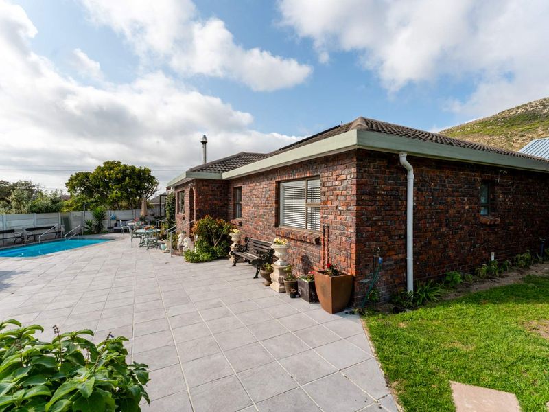 Sunny 4 bedroom,  North facing family home in the heart of the valley for sale!! - Photo 4