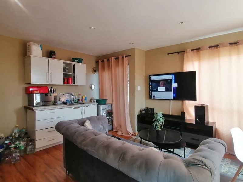 5 Bedroom House for Sale Cosmo City - Photo 5