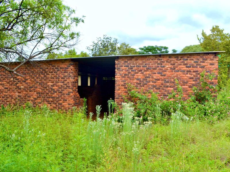 ***7ha Bushveld Property with Equestrian Facilities & Multiple Income Possibilities – Kameeldrift West | Under R3m*** - Photo 10