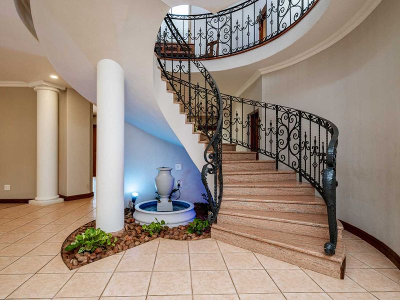 Exclusive Family Home, Perfectly Positioned. - Photo 5