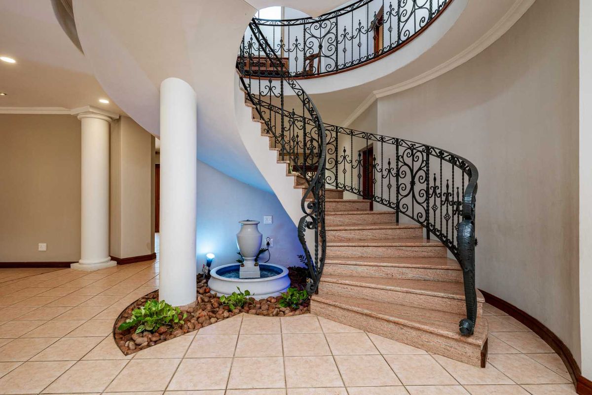 Exclusive Family Home, Perfectly Positioned. - Photo 5