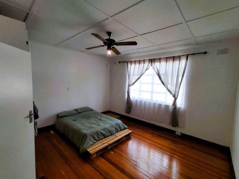 **Spacious Apartment with Stunning Views - R950,000** - Photo 7