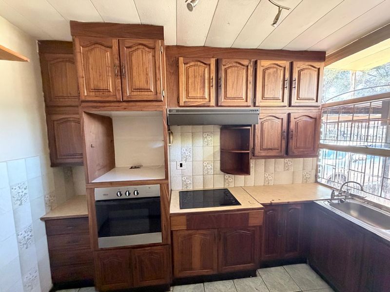 Lovely 3 bedroom duplex townhouse in a sought after suburb! - Photo 4