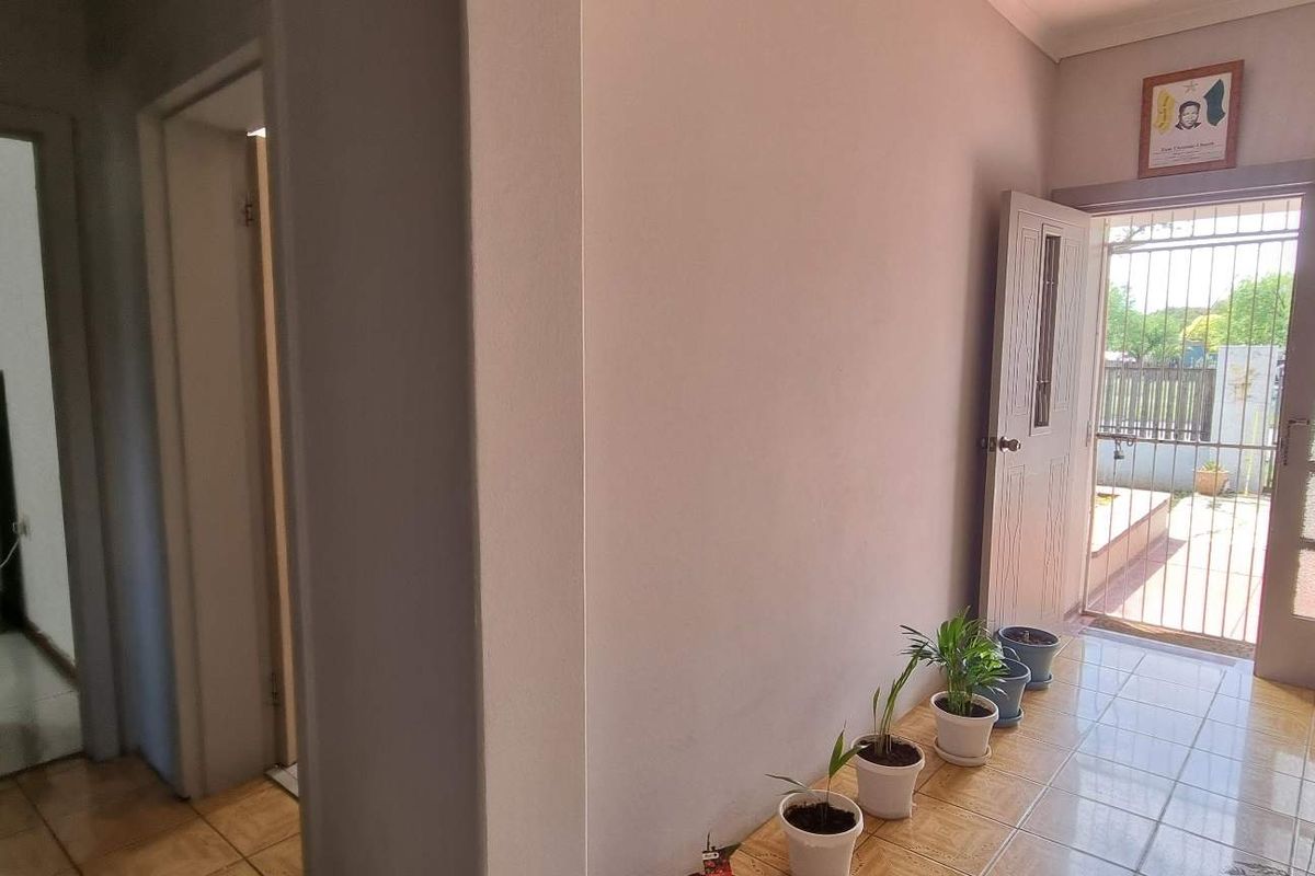 CHARMING RENOVATED HOME - Photo 4