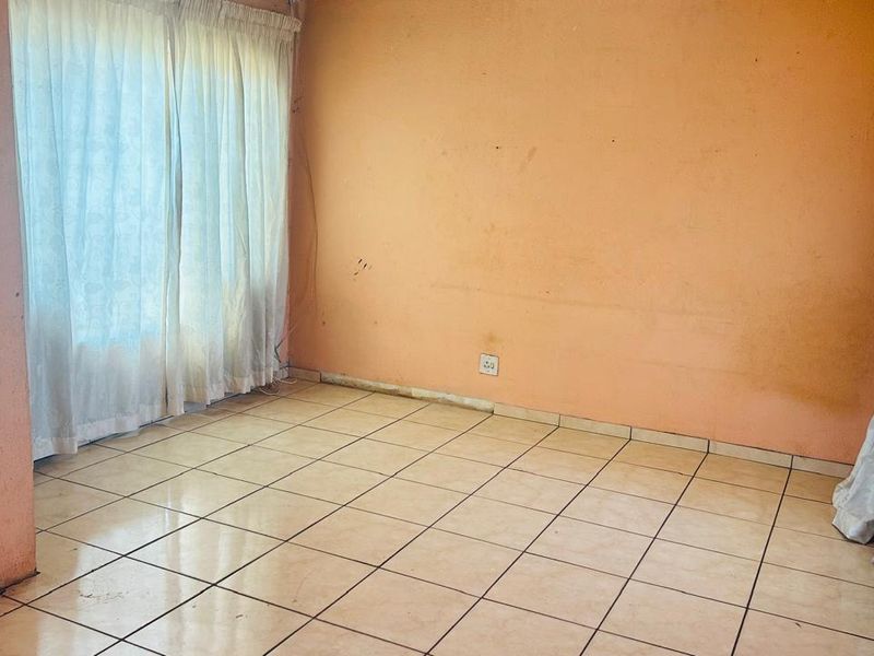 3 bedroom house for sale in Vosloorus - Photo 8
