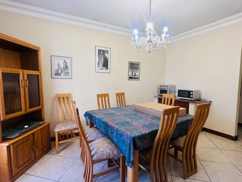 A Rare Midstream Gem - Immaculate, Freshly Painted Family Home | 3 Bedrooms | 1 Study | 3 Bathrooms | Midstream Estate - Photo 6