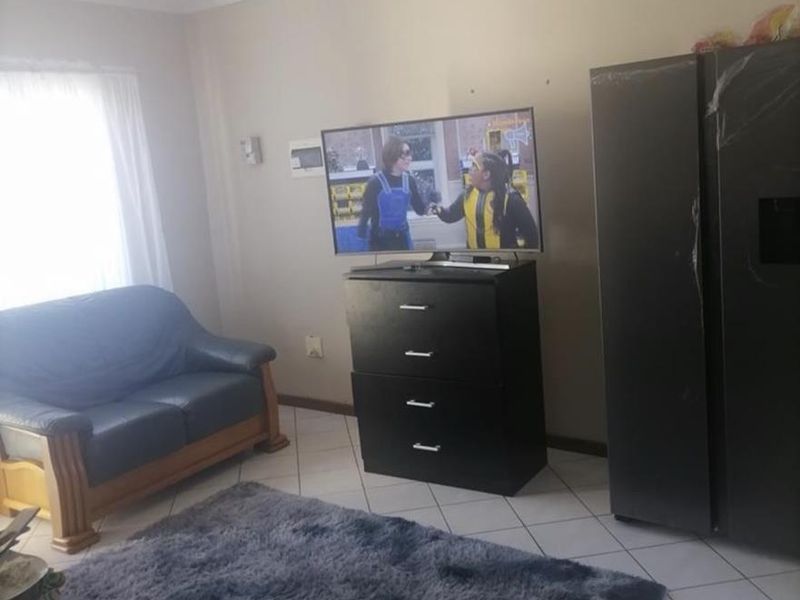 Two bedrooms flat for sale in Blueberry Court, first floor, Khomasdal, Selling Price N$760000 (cost excluded), - Photo 4