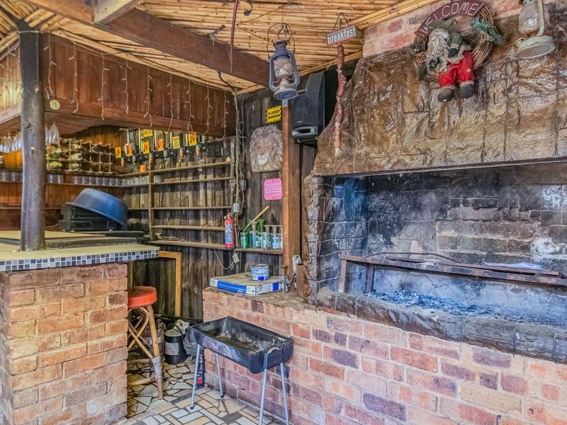 “Secure Corner Living with Space for the Whole Family!”3-Bedroom Home + 2-Bedroom Flatlet | Pool, Entertainment & Parking for 4 Cars - Photo 6