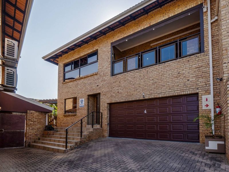 Face brick secure townhouse with sea views - Photo 6