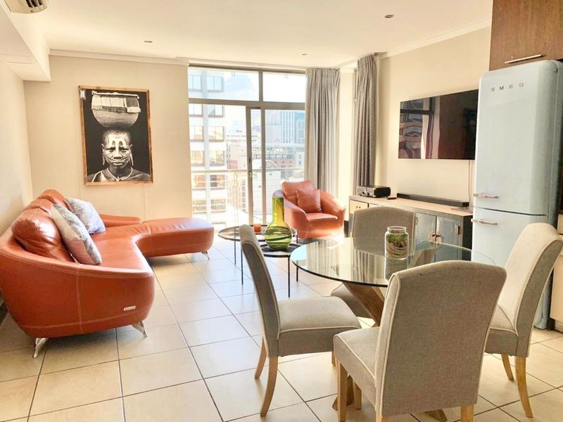 Modern, Stylish 2-Bedroom Apartment in the Heart of Cape Town - Photo 2
