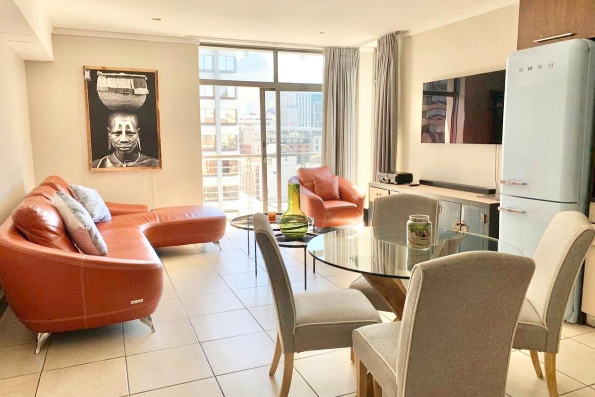 Modern, Stylish 2-Bedroom Apartment in the Heart of Cape Town - Photo 2
