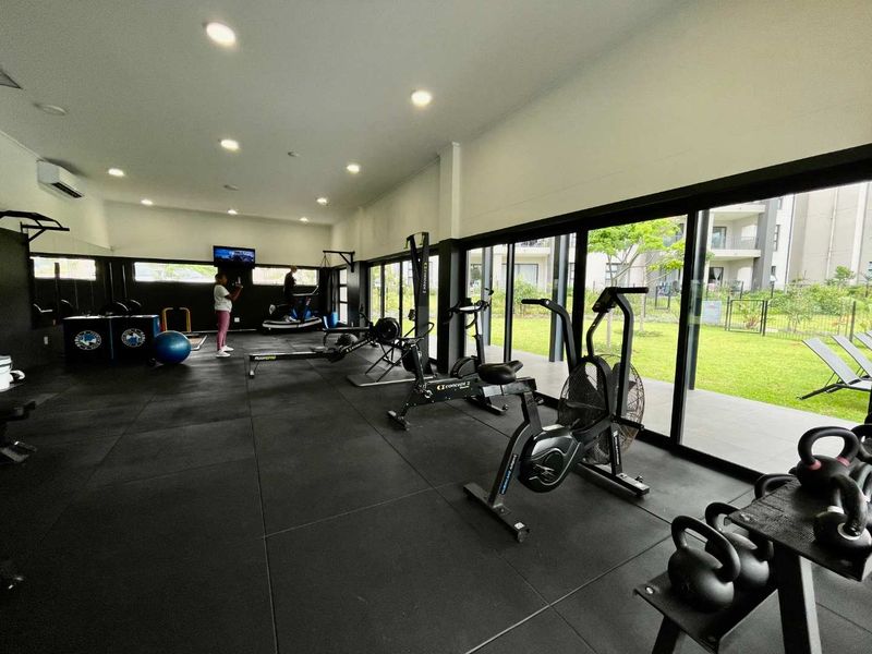 Top Floor 2 Bedroom apartment in Ballito Central - Photo 3