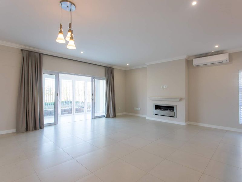 Family Three-Bedroom Home to Rent in The Vines II on Val de Vie Estate - Photo 6