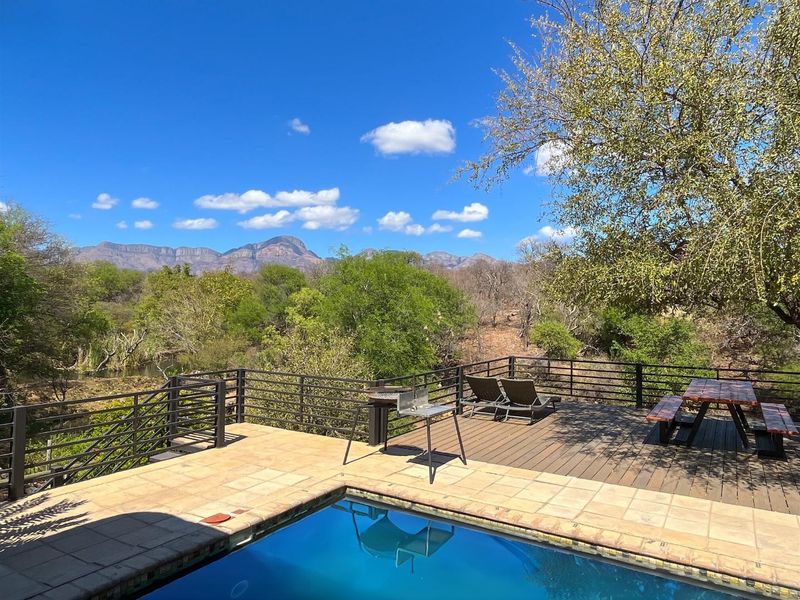 Elegant 5-Bedroom Home with Pool and Mountain Views - Photo 4