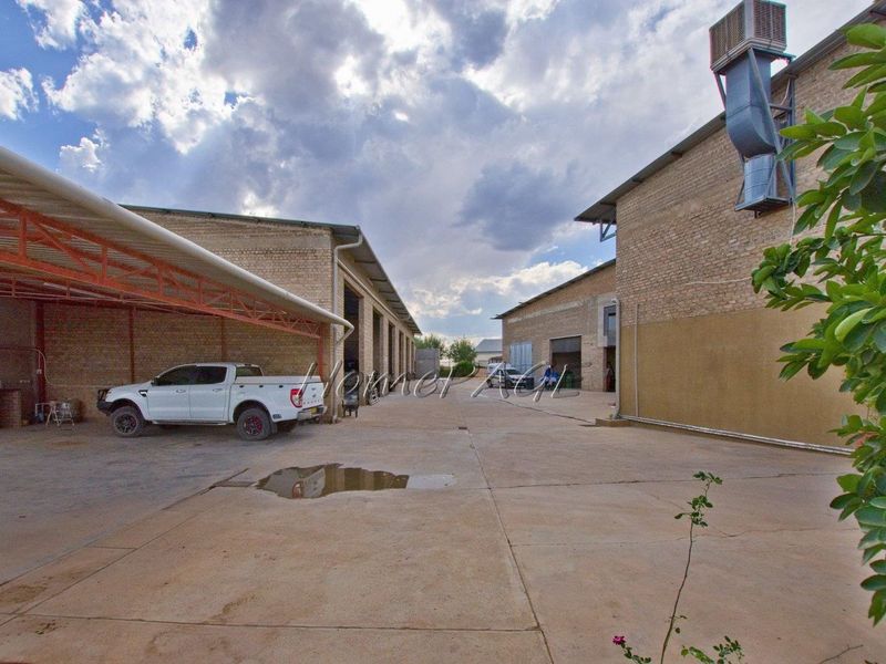 Otjiwarongo:  Industrial Property WITH LOADS OF POTENTIAL is for sale - Photo 7