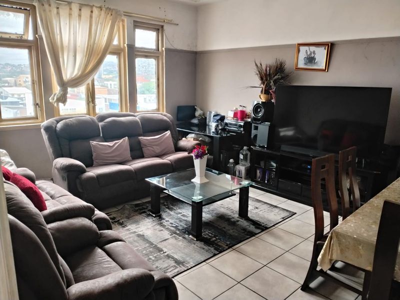 spacious 2 bedroom unit - Photo 2