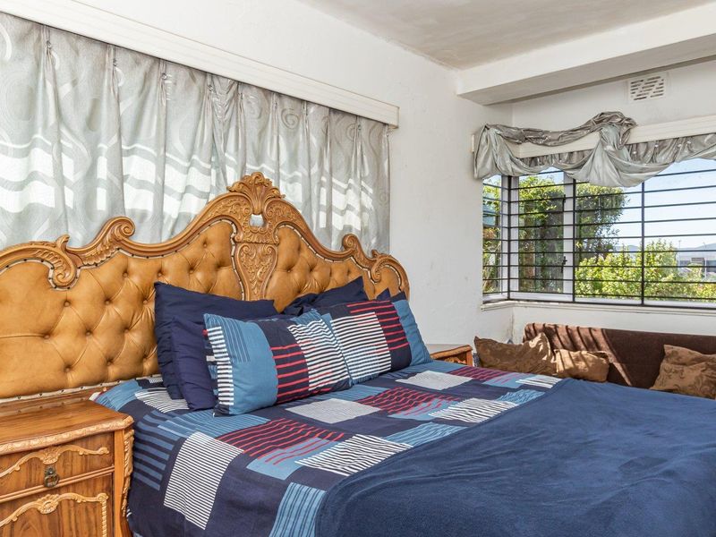 Lovely mountain views in a Central Location. - Photo 10