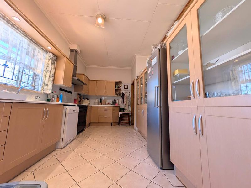 Double-storey 4 Bedroom house for sale in Klein Windhoek - Photo 9