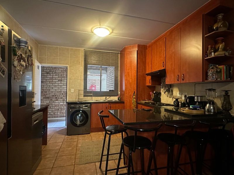 The “wow” factor is in place when you walk into this house in this nice security complex. - Photo 6