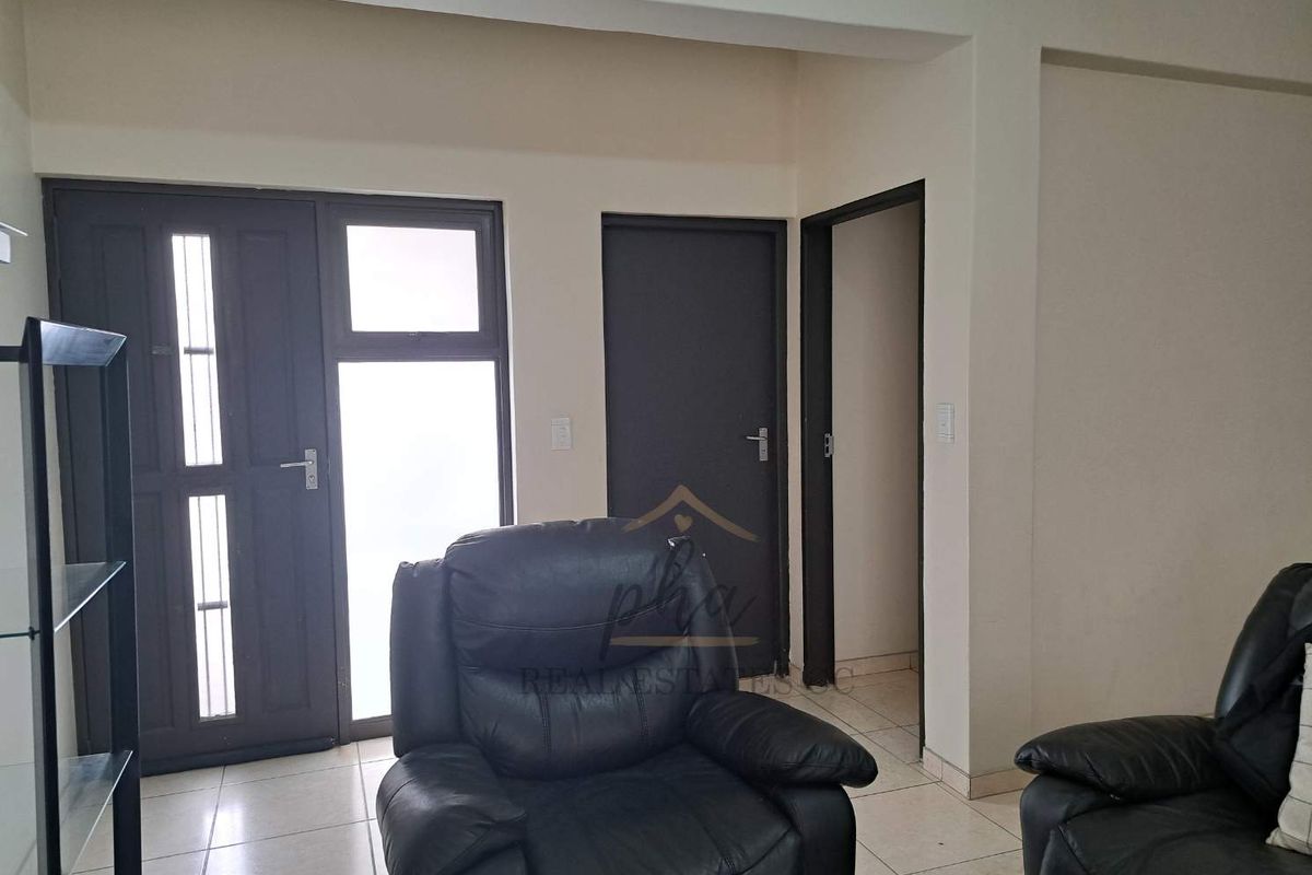 3 Bedroom Duplex Townhouse for sale in Walvis Bay for N$1 460 000.00 - Photo 3