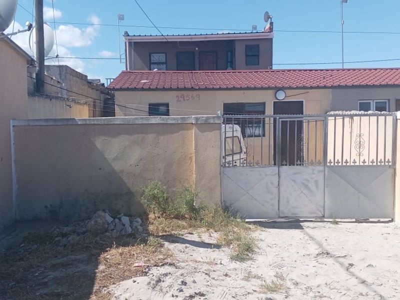 Semi-Detached Property with Investment Potential - R650,000* - Photo 7