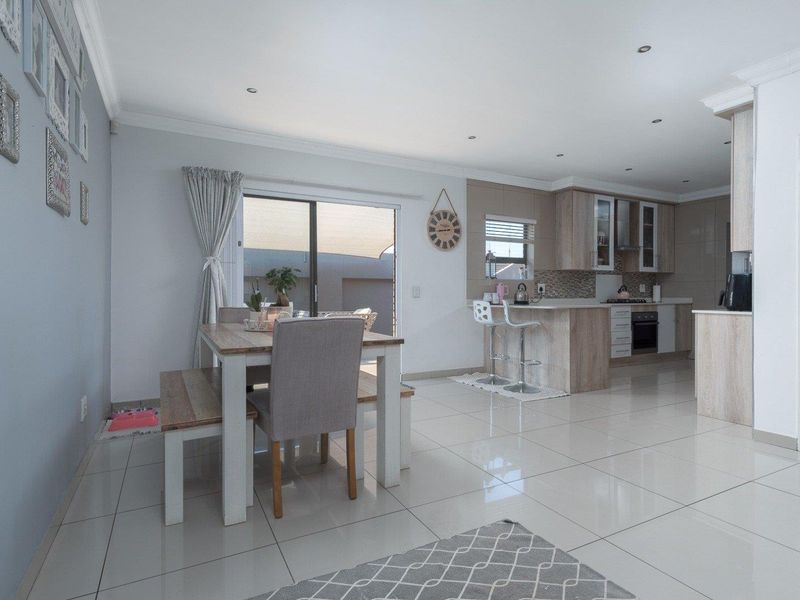 Spacious, Modern Living in a Low-Maintenance Home - Photo 5