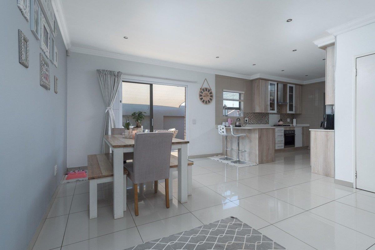 Spacious, Modern Living in a Low-Maintenance Home - Photo 5