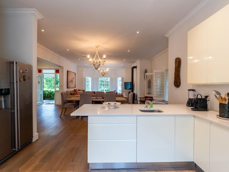 Elegant Furnished 4-Bedroom Home Available 01 July 2026 until 30 September in Franschhoek - Photo 7