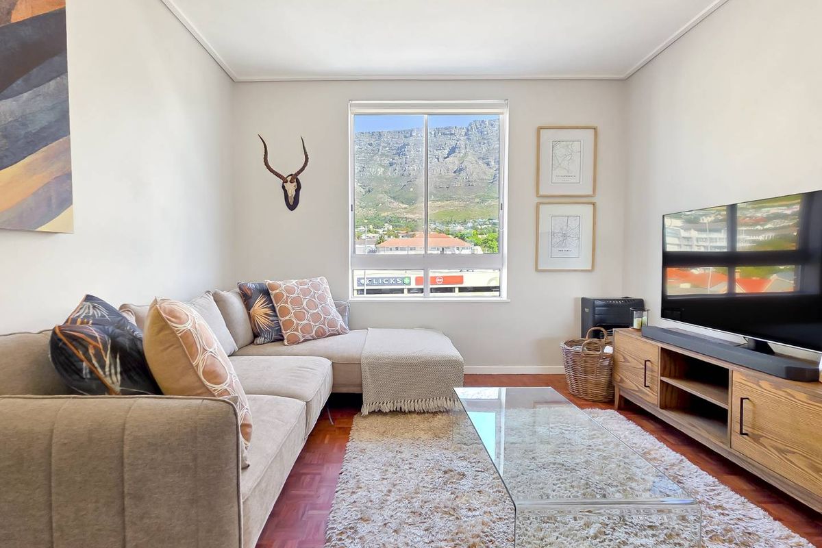 Newly Renovated One Bedroom Apartment With Mountain Views - Photo 2