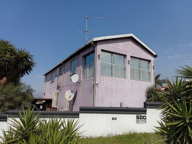 2 Houses in One!!! - Photo 2