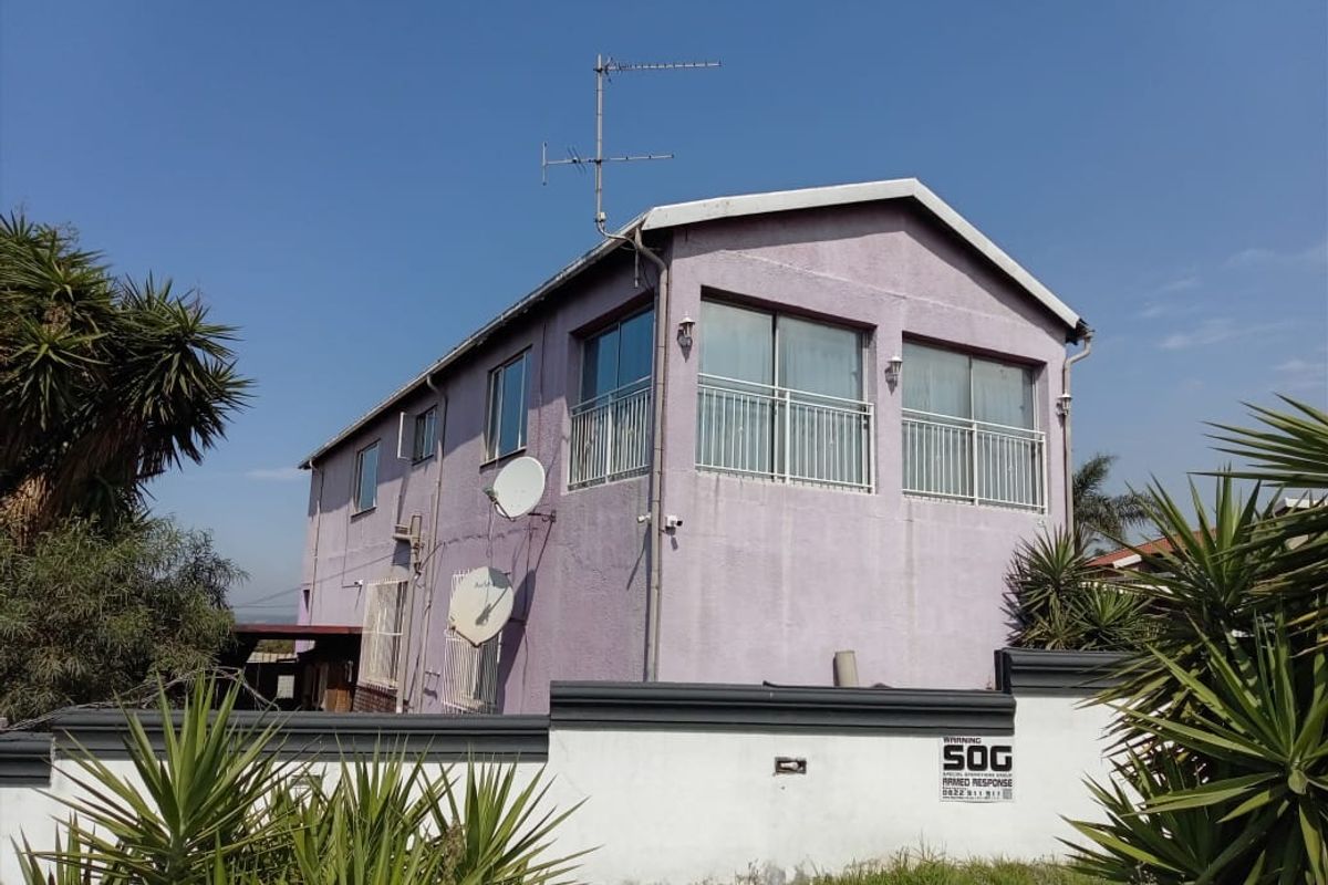 2 Houses in One!!! - Photo 2