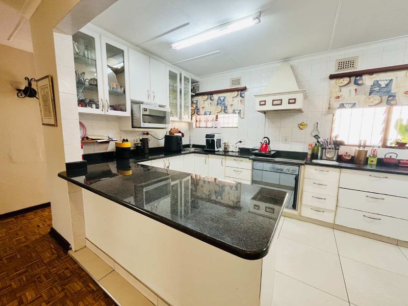 Hendra - Entertainer’s Dream with Cottage, Guest room & Pool ! - Photo 5