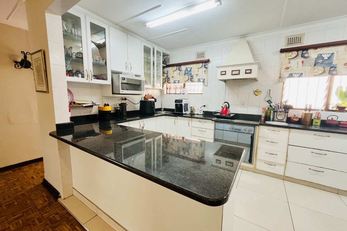 Hendra - Entertainer’s Dream with Cottage, Guest room & Pool ! - Photo 5