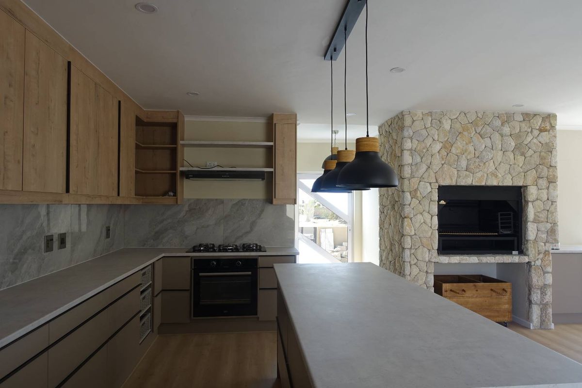 BRAND-NEW FAMILY HOME IN THE TRANQUIL ROSSMUND GOLF VILLAGE - Photo 2