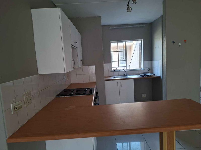 2 Bedroom Groundfloor Apartment ideal for first timer buyer or investor - Photo 5