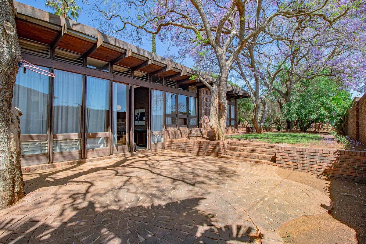 Large 3 bedroom home in Mucklneuk close to Unisa - Photo 2