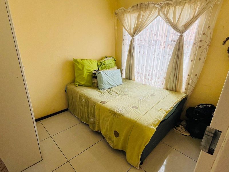 3-Bedroom Gem with Parking: Your Next Investment Awaits! - Photo 8