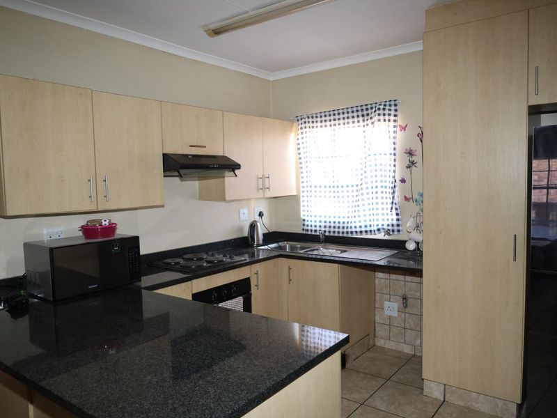 Two bedroom apartment in Germiston - Photo 7