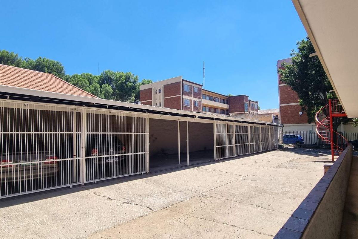 BLOCK OF FLATS - VERY GOOD LOCATION EXCLUSIVE SOLE MANDATE - Photo 3